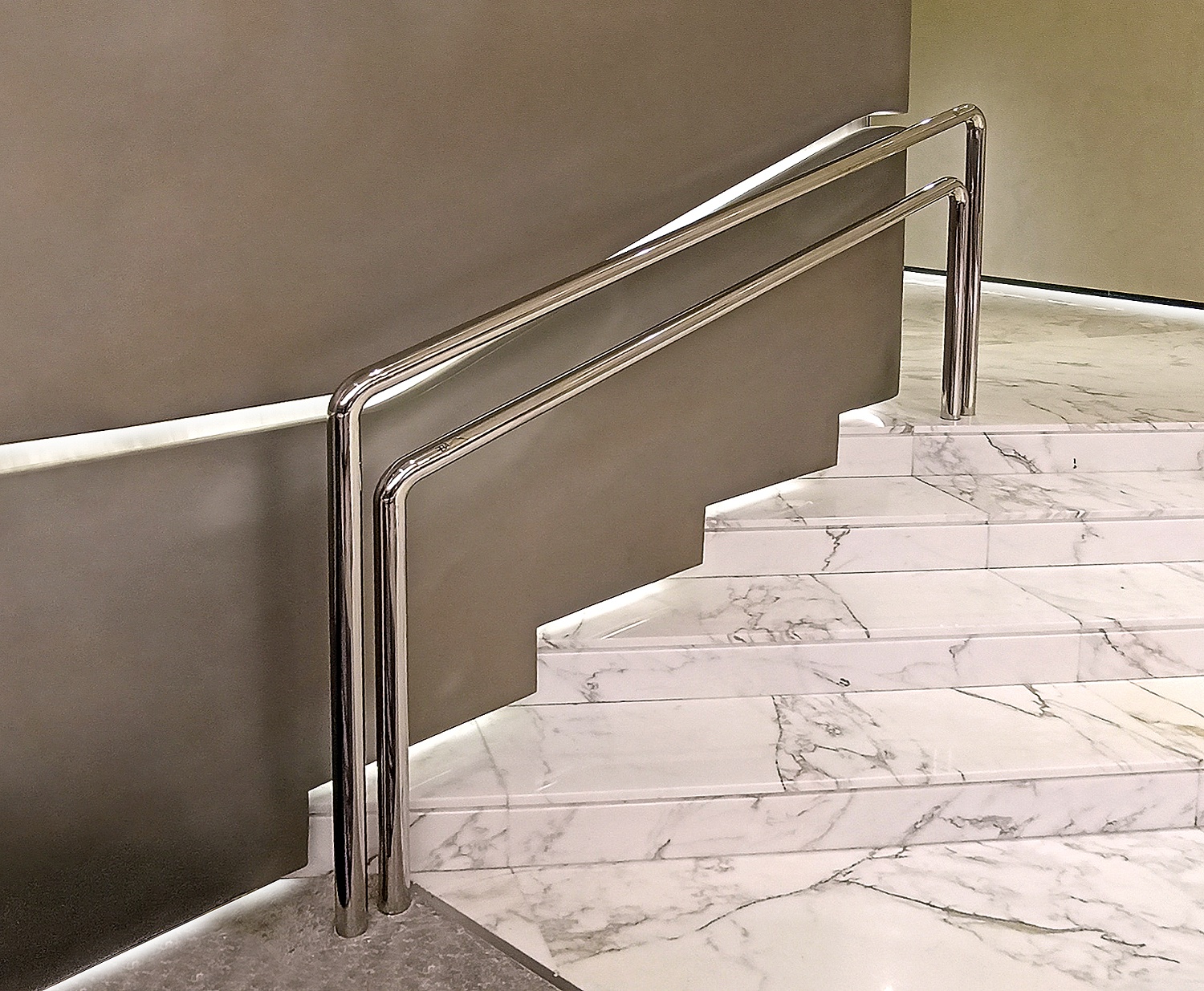 Поручни, перила, ограждения