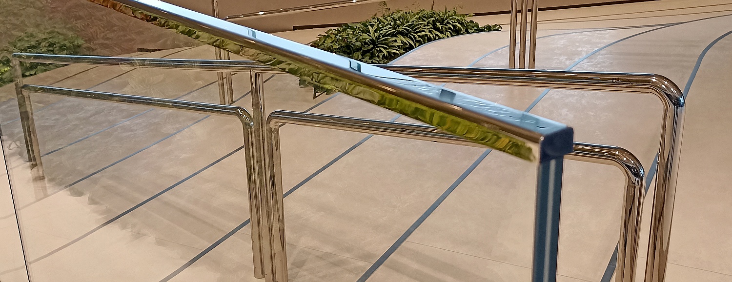 Поручни, перила, ограждения