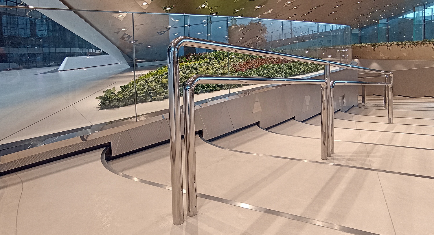 Поручни, перила, ограждения